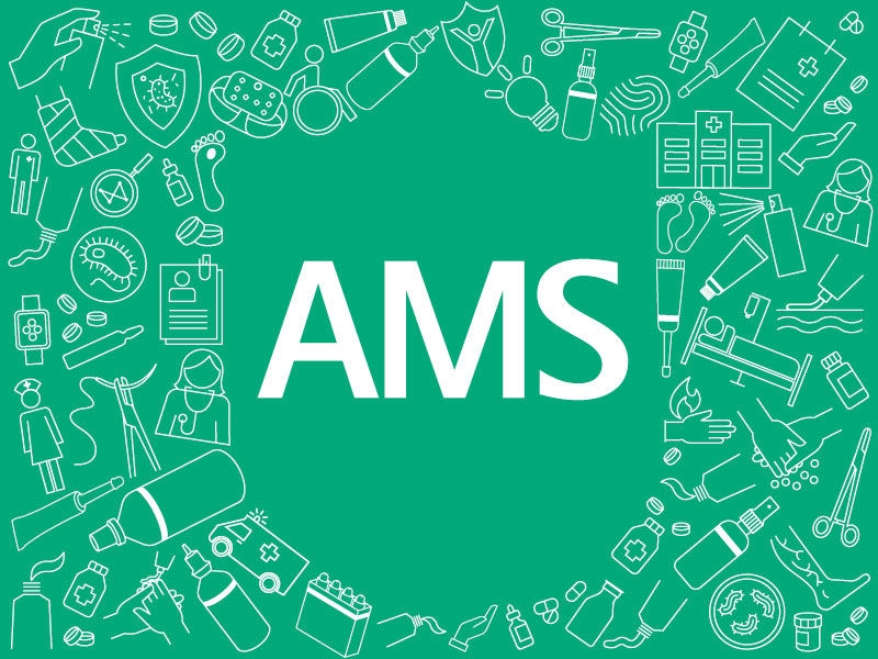 Grüne Grafik mit den Buchstaben „AMS“ in der Mitte, umgeben von weißen Liniensymbolen, die Medikamente, Medizinprodukte, Gesundheitssymbole und krankenhausbezogene Gegenstände darstellen, die um die Ränder herum angeordnet sind.