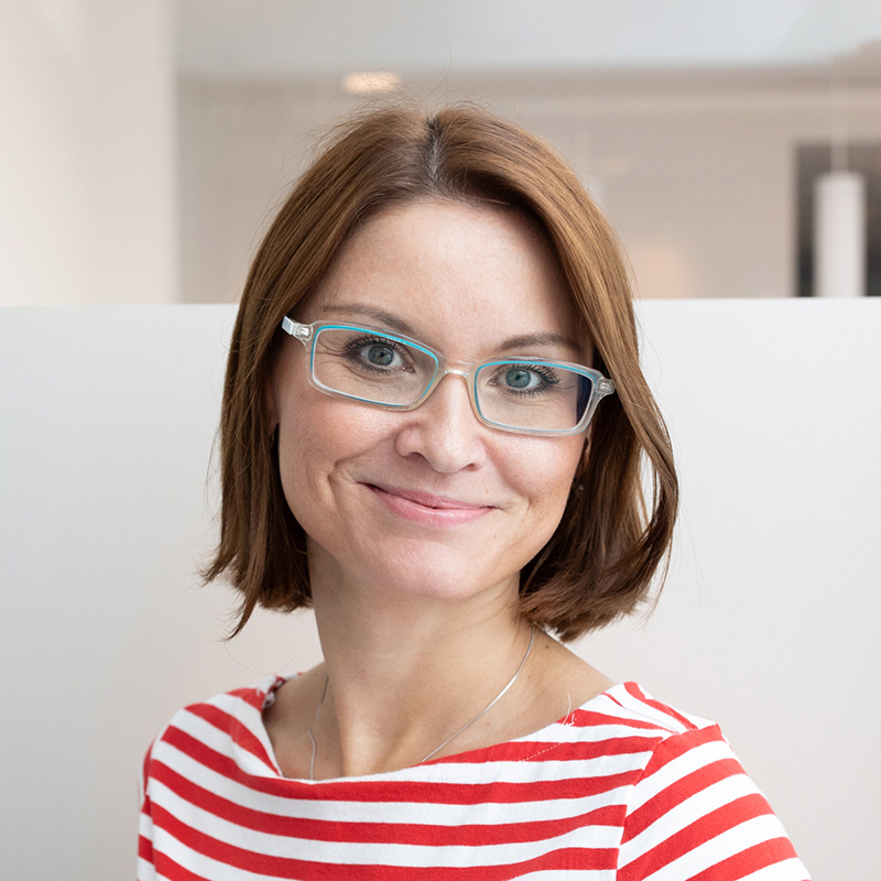 portrait de femme avec lunettes